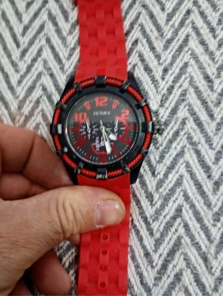 Reloj Negro y Dorado