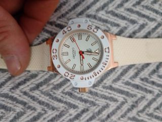 Reloj Negro y Dorado