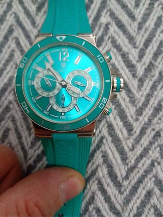 Reloj Negro y Dorado