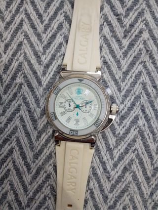 Reloj Negro y Dorado