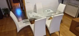 Mesa de comedor diseño cristal y blanco