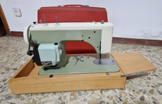 Máquina de coser Alfa 482 con maletín