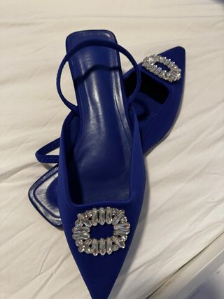 Zapatos planos Zara con pedrería.