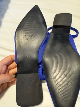 Zapatos planos Zara con pedrería.