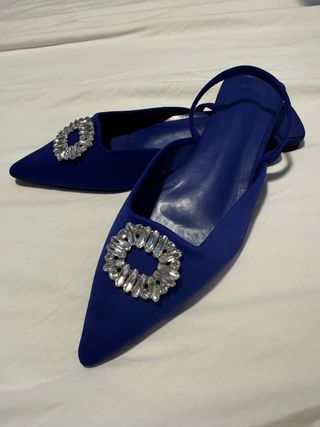 Zapatos planos Zara con pedrería.