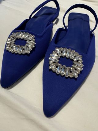 Zapatos planos Zara con pedrería.