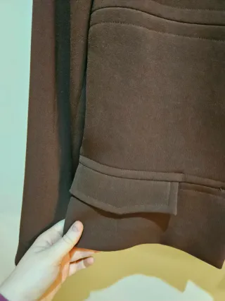 Traje chaqueta y falda marrón