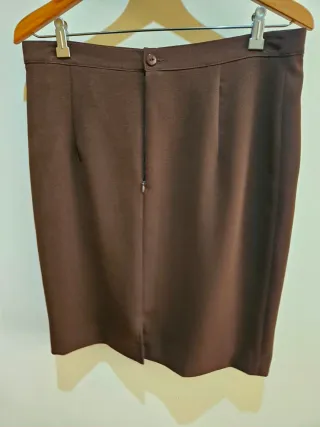 Traje chaqueta y falda marrón