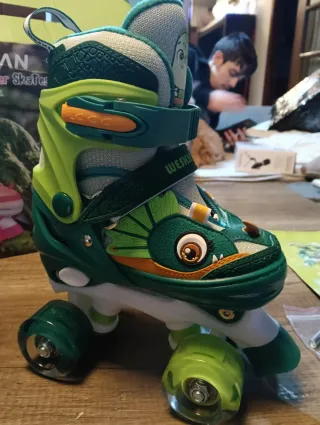 Patines Weskean Dinosa Talla S con luces en ruedas