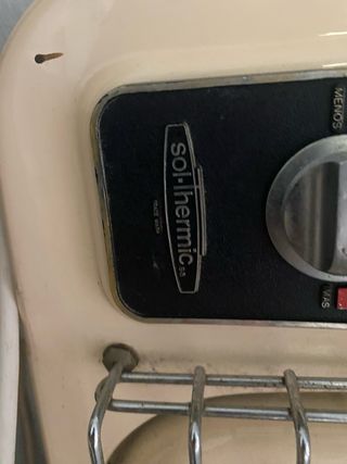 Radiador eléctrico beige. Los 3, 75€. Cada uno 25€