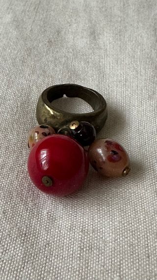 Anillo multiabalorios granate