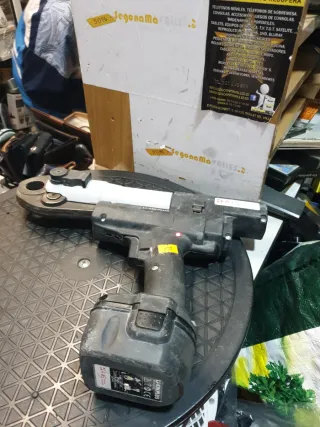 Herramienta Prensadora Batería AIS 578001