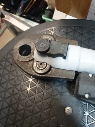 Herramienta Prensadora Batería AIS 578001