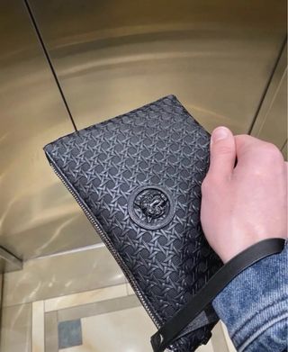 Pochette uomo grigia con stampa