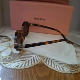 Nuovi occhiali da sole con scatola