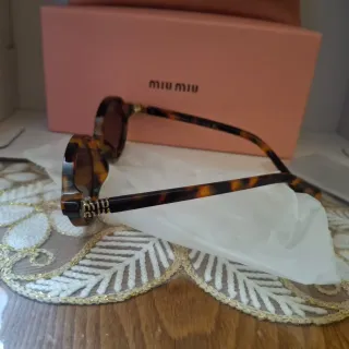 Nuovi occhiali da sole con scatola