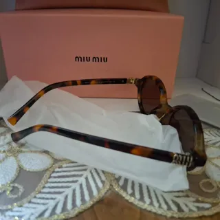 Nuovi occhiali da sole con scatola