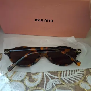 Nuovi occhiali da sole con scatola