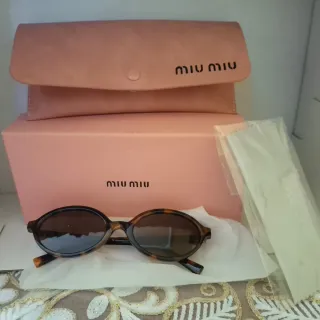 Nuovi occhiali da sole con scatola