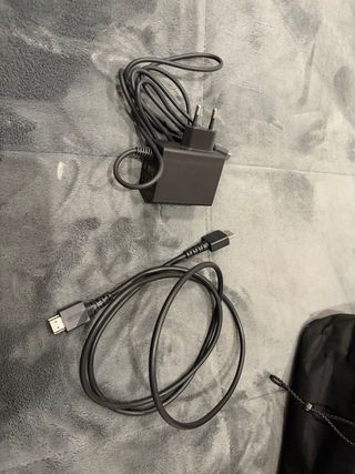 Nintendo Switch OLED Bianca con due Joy-Con extra