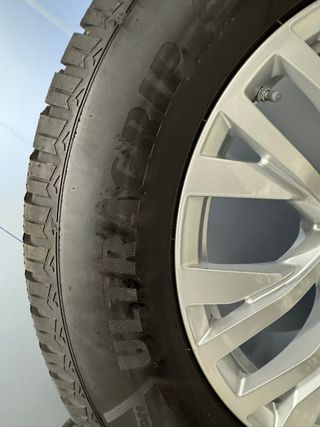 4 llantas Volkswagen de 18” con neumático GOODYEAR