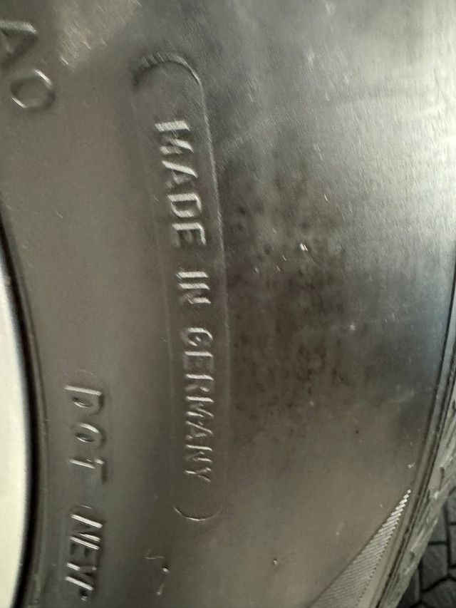 4 llantas Volkswagen de 18” con neumáticos