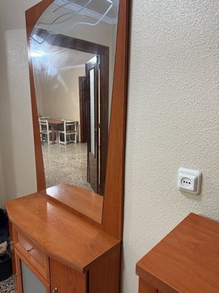 Mueble de entrada con espejo