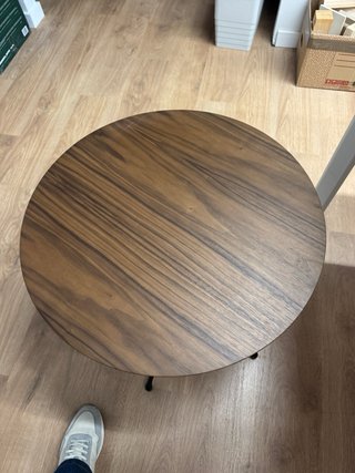 Mesa Auxiliar Stua Marea 60cm Nogal y Base Negra