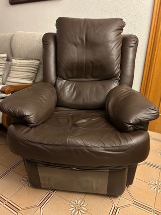 Sillón reclinable de piel marrón