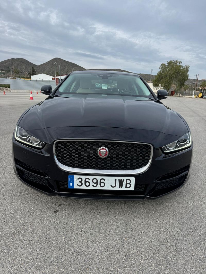 Jaguar XE 2016 - foto 1