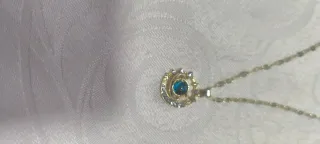 Collar con colgante de luna y pendientes