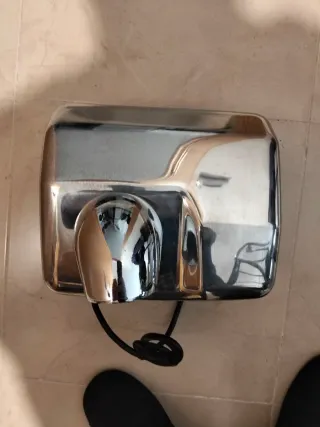 Secador de manos con sensor