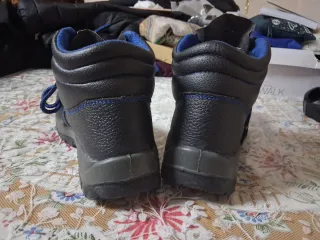 Botas de montaña CAVEGO azules y negras