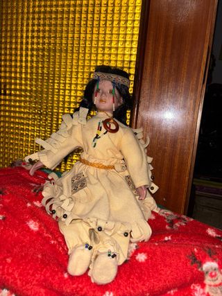 Muñeca de porcelana pocahontas