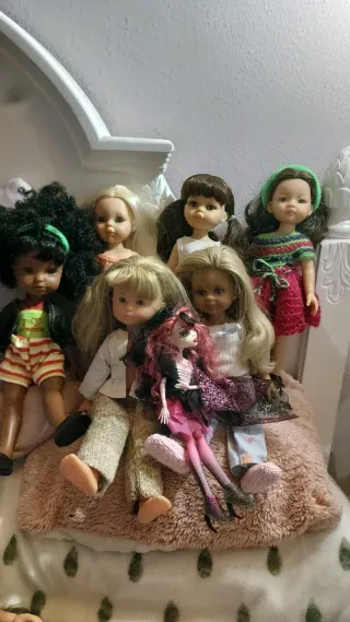 Set di bambole varie