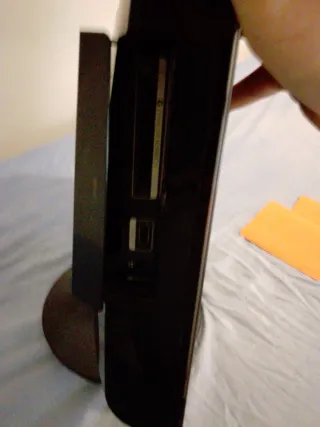 Monitor Samsung Negro con Cables