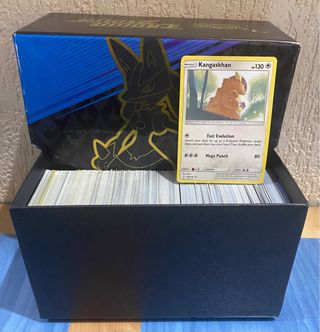 Caja llena de cartas pokémon ORIGINALES repetidas