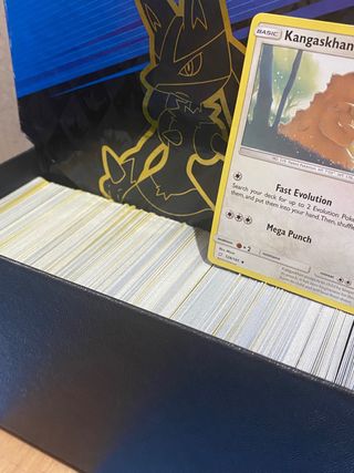 Caja llena de cartas pokémon ORIGINALES repetidas
