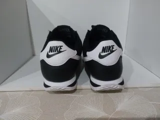Nike Cortez Talla 42.5 Negro/Blanco