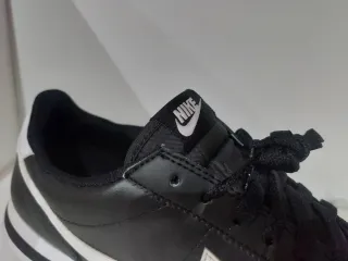 Nike Cortez Talla 42.5 Negro/Blanco