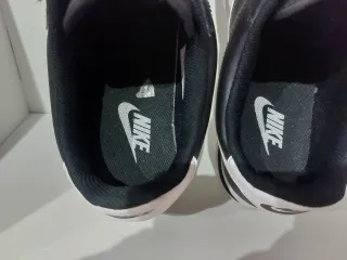 Nike Cortez Talla 42.5 Negro/Blanco