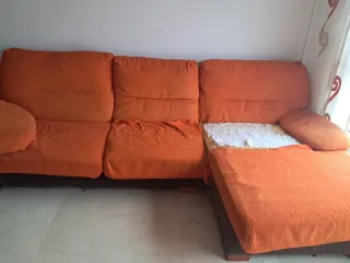 Sofá modular naranja y marrón