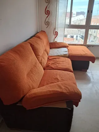 Sofá modular naranja y marrón