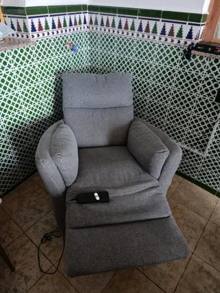 Poltrona relax Astan Hogar grigia alzapersone