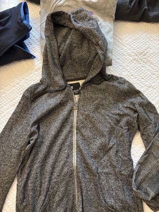 7 felpe, 1 cappotto e 20 magliette