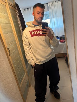 7 felpe, 1 cappotto e 20 magliette