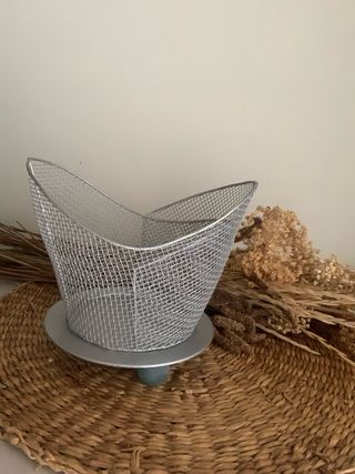 Cesta metálica decorativa