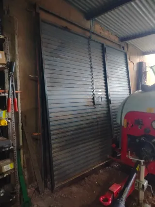 Puerta de cochera metálica