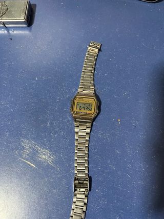 Reloj Casio Dorado y Plateado