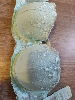 Reggiseno H&M 65B pizzo floreale celeste